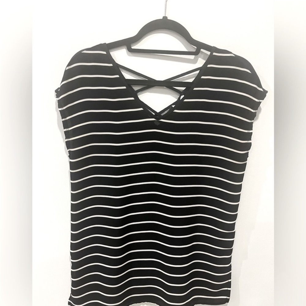 Reitmans Black and White Striped V-Neck Top